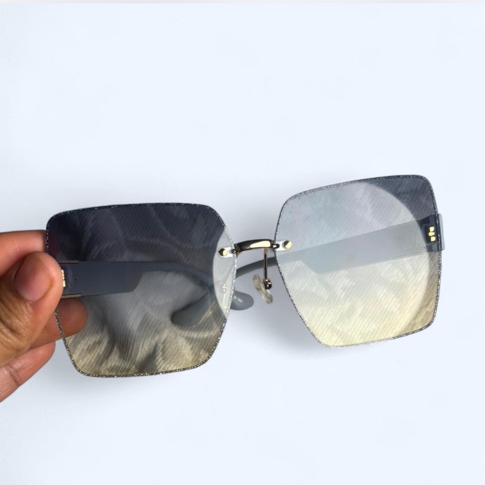 Stylish Square Sunglasses with Gradient Lenses